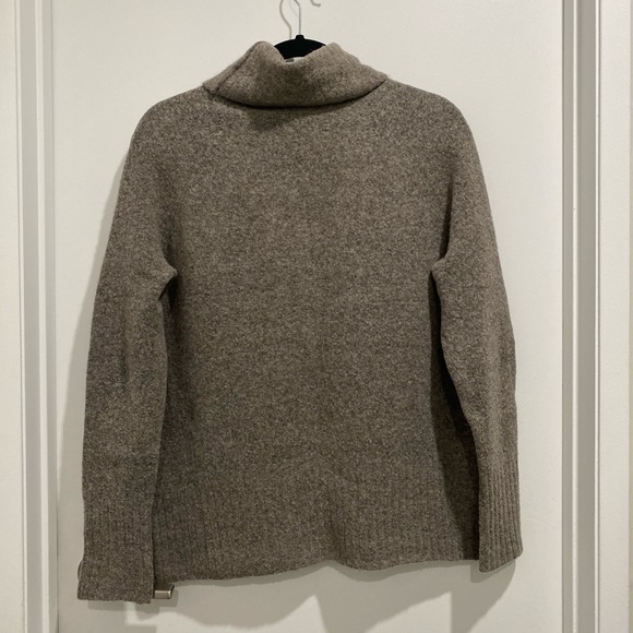 ✨Sold✨ Aritzia Community Plutarch Sweater - Picture 9 of 12